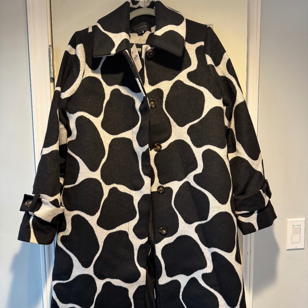 ANN TAYLOR GIRAFFE PRINT MAC COAT